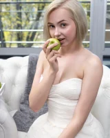 Met Art - 03-bernie-leather-chair-0004