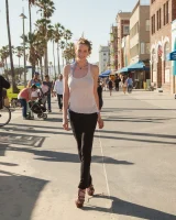 Zishy - 03-anya-amsel-venice-is-crazy005