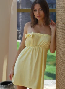 Bautiful hairy pussy babe in yellow dress